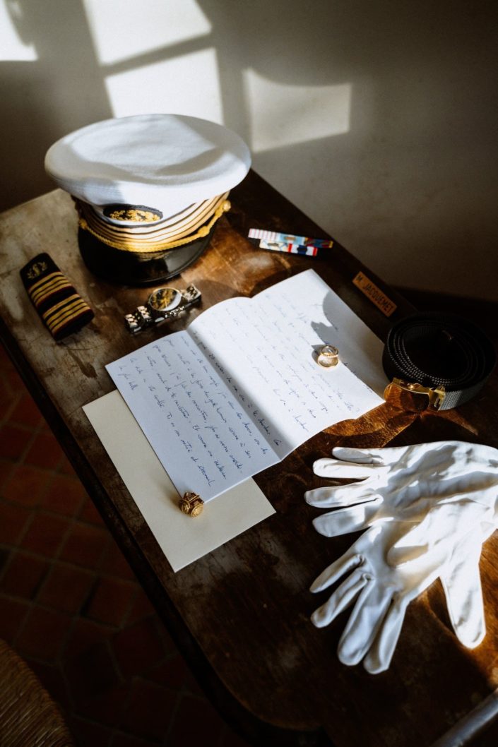 flatlay mariage militaire